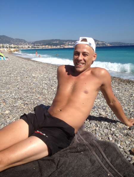 Je tond et rase le sexe,testiculés,pubismassage