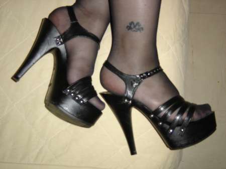 FEMME CHERCHE HOMME OU COUPLE POUR SEXE  