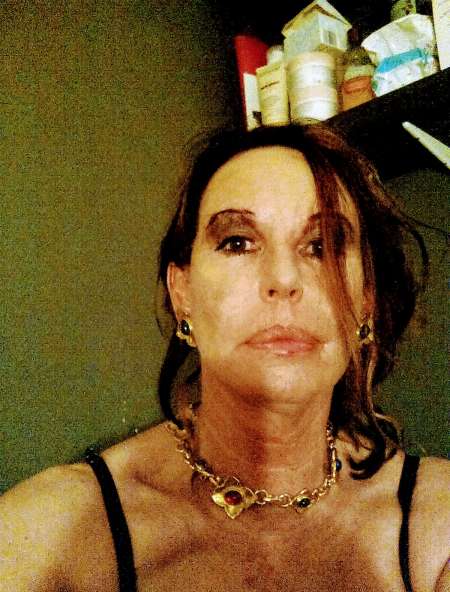 Brune sculpturale,française,chez elle,REIMS NO SMS