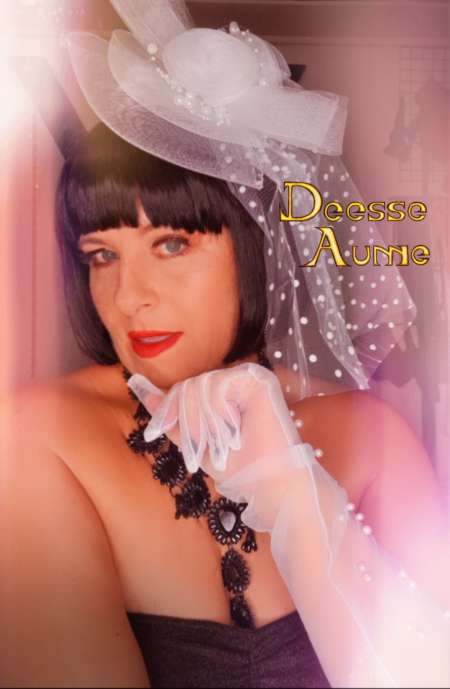 Maîtresse AUME Vivre ou découvrir mon univers