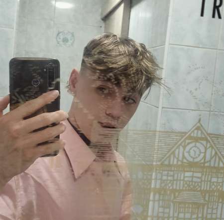 Jeune Escort boy pour passer du bon temps