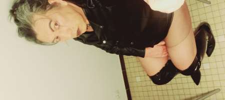 Lynda travestie, dame de compagnie...