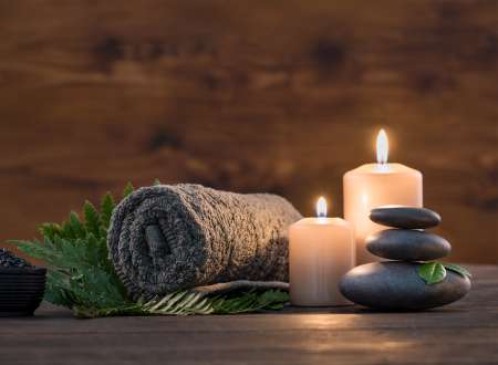 Massage tantrique naturiste su table