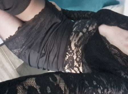 Sabrina travestie pas mal physiquement reçoi