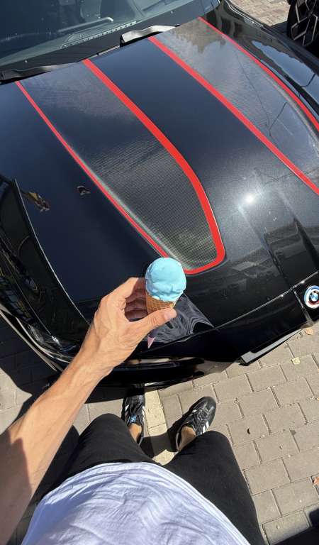 Jeune homme cherche femme pour première fois