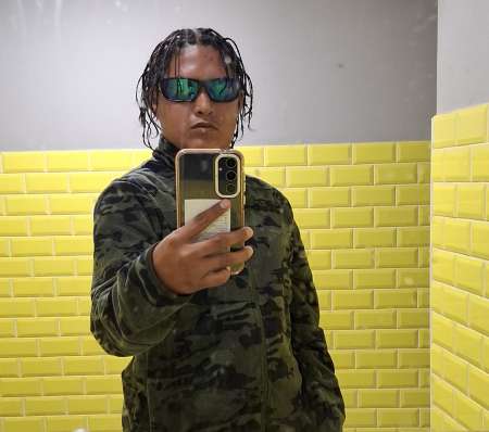 Jeune homme célibataire