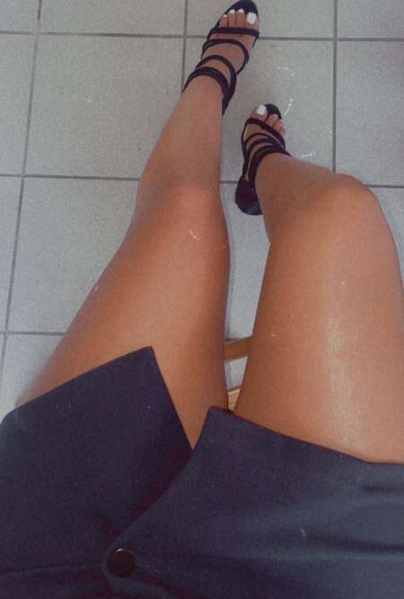 Léa belle brunette domi