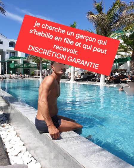 Cherche mec en jupe et culotte qui reçoit.