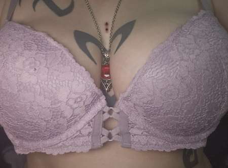 jeune femme percé et tatouer pour du sexe