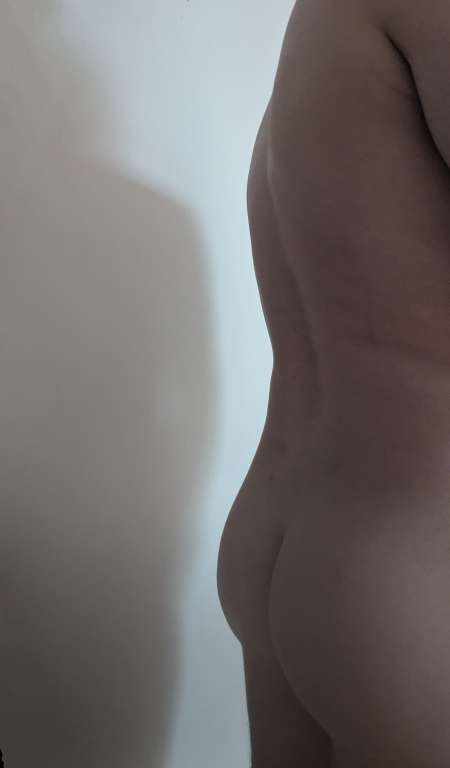 Jh 20a recherche daddy mûr pour fessée