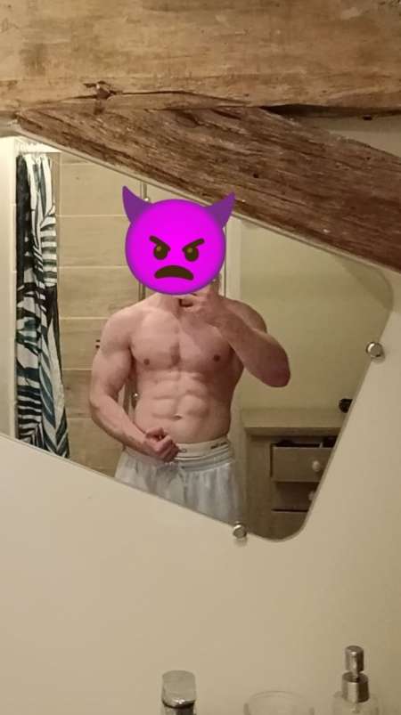 Jeune homme soumis pour vous