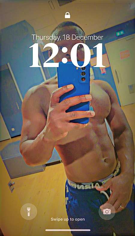 Jeune homme cherche une femme ou couples