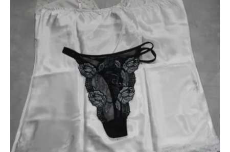 Sous vêtm. d'une étudiante odeurs excitantes +++++