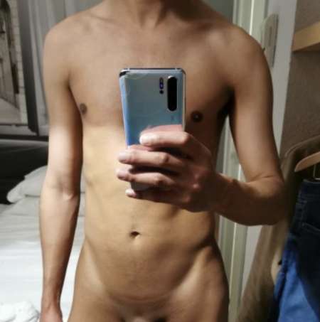 Jeune homme gay métis passif