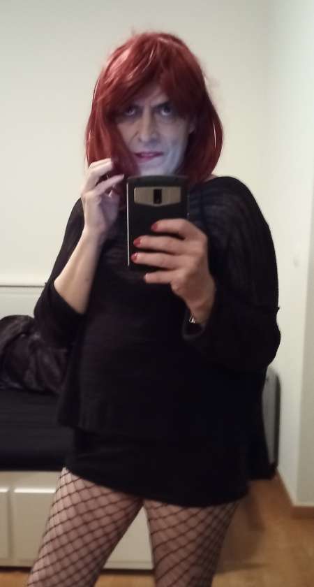 Julia TGirl prete pour abattage