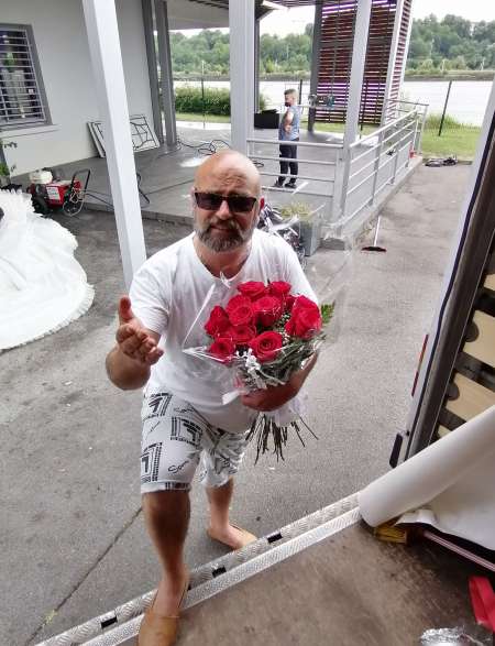 Long Cunni mesdames votre plaisir ma priorité