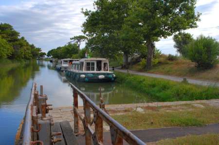 Bel H bi naviguant sur 1 péniche ch pers libertine