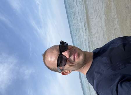 Homme pour femme ou couple (non vénal )