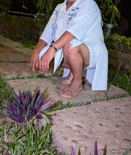 Femme âgé masseuse professionnelle