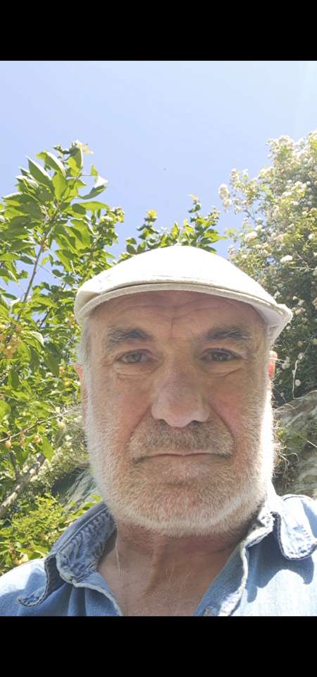 Homme mûr pour jeune femme étudiante