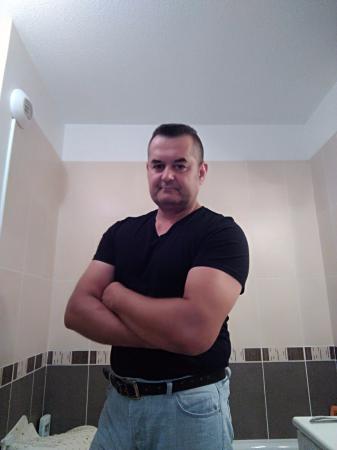 Cherche une femme câline ouverte sans prise de tê