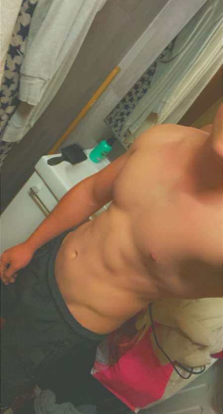 Jeune homme de 20 ans cherche femme pour cuni