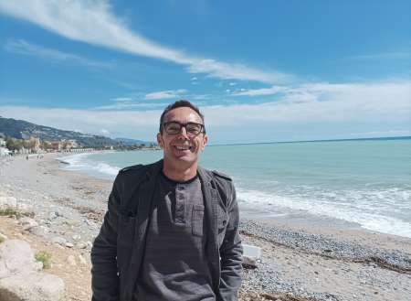 Homme soigné 41 ans pour vous servir