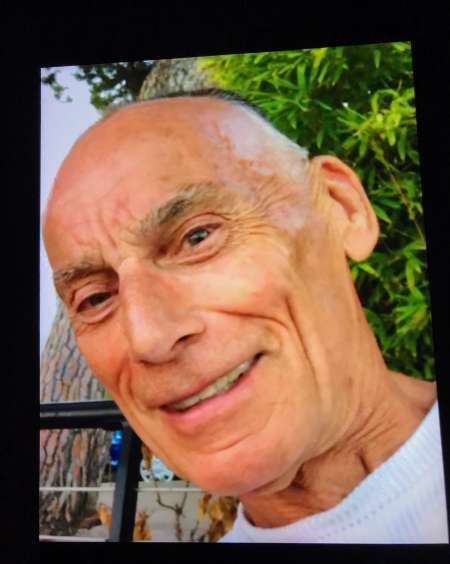 Homme disponible pour passer du bon moment ¥