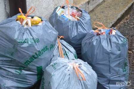 Je paye pour embrasser ou ****** votre poubelle !