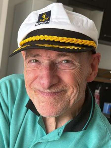  Artiste peintre senior handicapé cherche amie