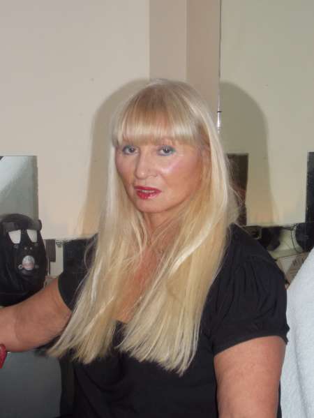 dame mature