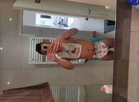 Recherche une nounou ou un couple