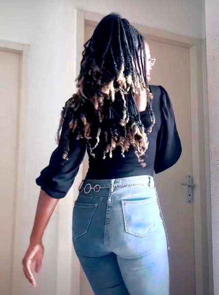 Jeune femme, recherche un charmant sugar Dady