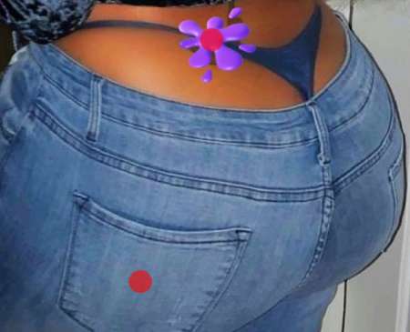 Big booty femme black coquine )